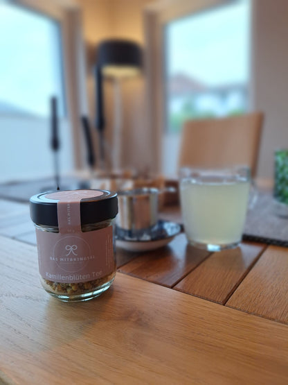 Teegeschenk mit Glas und Teesieb